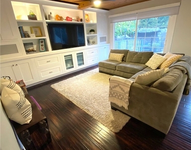 518 Westminster Avenue - Photo Thumbnail 9