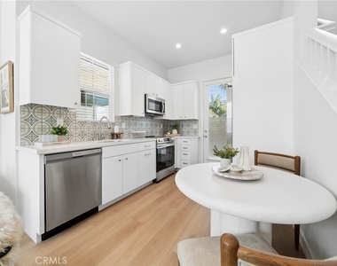 374 Hamilton St - Photo Thumbnail 2