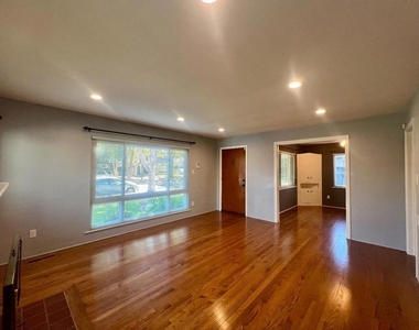 621 S 13th Street - Photo Thumbnail 8