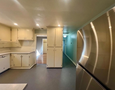 621 S 13th Street - Photo Thumbnail 14