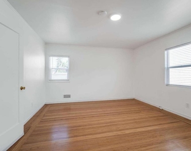 1305 Walnut Street - Photo Thumbnail 28
