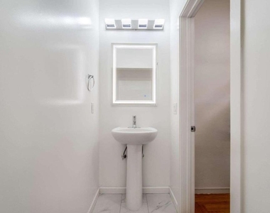 1305 Walnut Street - Photo Thumbnail 7