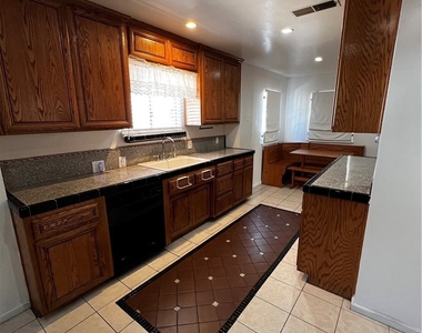 484 W 25th - Photo Thumbnail 15