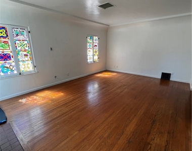 484 W 25th - Photo Thumbnail 9