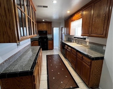484 W 25th - Photo Thumbnail 12