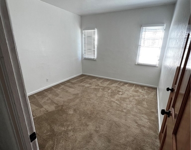 484 W 25th - Photo Thumbnail 17