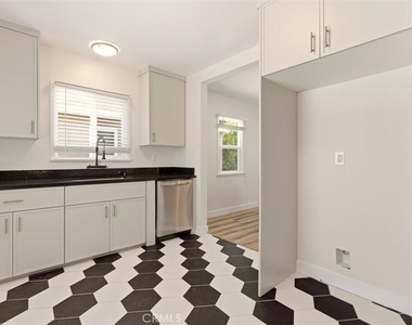 2151 Euclid Avenue - Photo Thumbnail 9