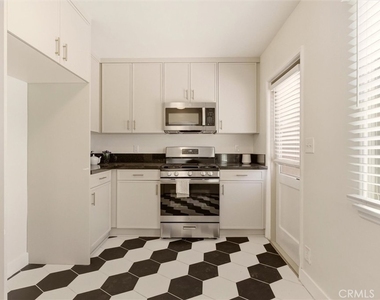 2151 Euclid Avenue - Photo Thumbnail 8