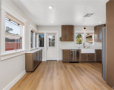 3844 Linwood - Photo Thumbnail 17