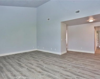 613 Lytle Street - Photo Thumbnail 2