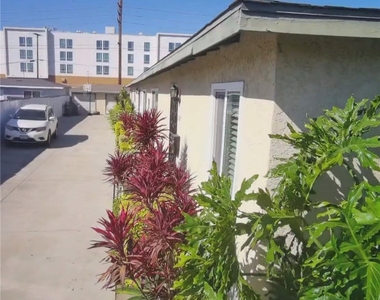 9105 Margaret Street - Photo Thumbnail 3