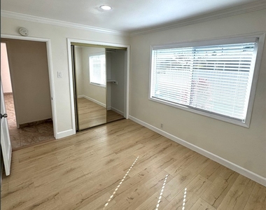 9105 Margaret Street - Photo Thumbnail 6