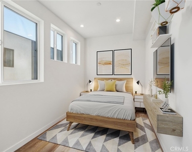 10719 Addison Street - Photo Thumbnail 20