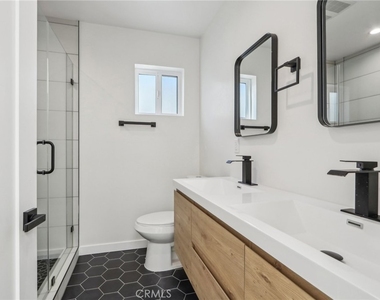 10719 Addison Street - Photo Thumbnail 11