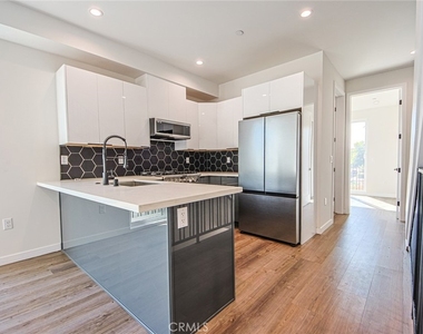 10719 Addison Street - Photo Thumbnail 22