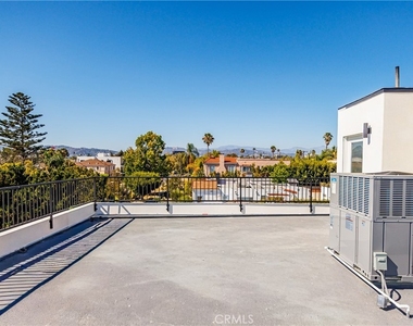 1332 S Longwood Avenue - Photo Thumbnail 6