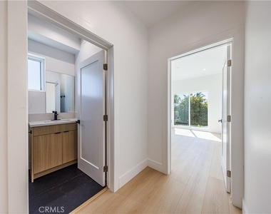 1332 S Longwood Avenue - Photo Thumbnail 21
