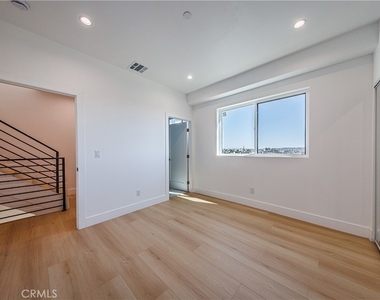 1332 S Longwood Avenue - Photo Thumbnail 42
