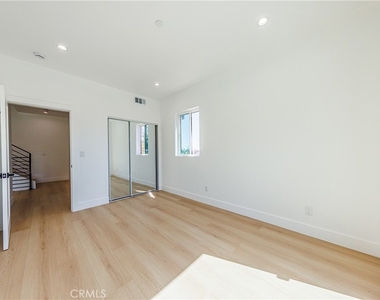 1332 S Longwood Avenue - Photo Thumbnail 24