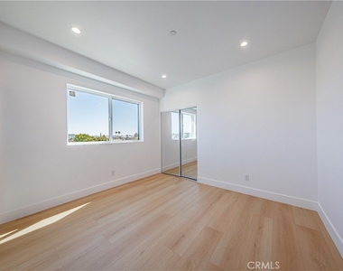 1332 S Longwood Avenue - Photo Thumbnail 41