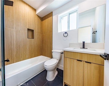 1332 S Longwood Avenue - Photo Thumbnail 22