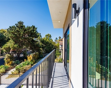 1332 S Longwood Avenue - Photo Thumbnail 16