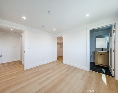 1332 S Longwood Avenue - Photo Thumbnail 22