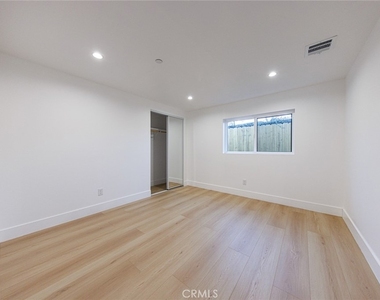 1332 S Longwood Avenue - Photo Thumbnail 8