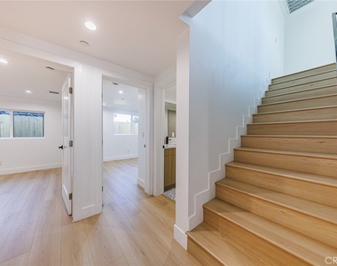 1332 S Longwood Avenue - Photo Thumbnail 7
