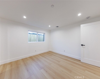 1332 S Longwood Avenue - Photo Thumbnail 9