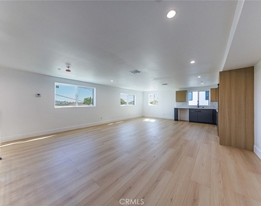 1332 S Longwood Avenue - Photo Thumbnail 13