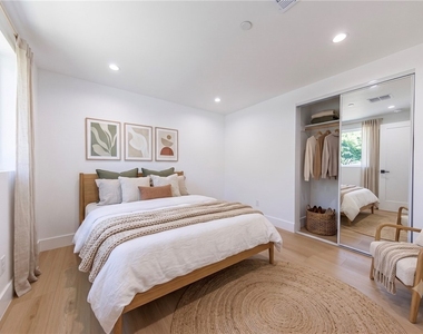 1332 S Longwood Avenue - Photo Thumbnail 3