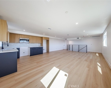 1332 S Longwood Avenue - Photo Thumbnail 15