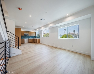 1065 S Corning Street - Photo Thumbnail 12