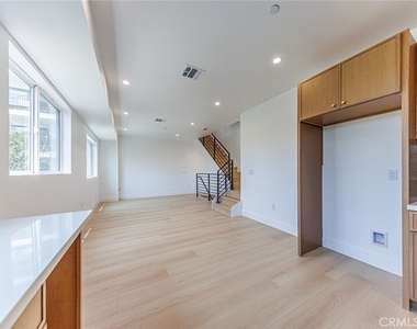 1065 S Corning Street - Photo Thumbnail 18
