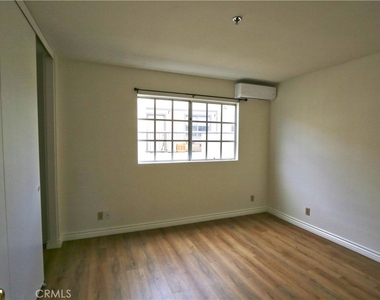 1211 Huntington Drive - Photo Thumbnail 14