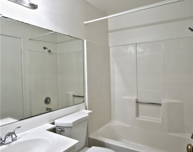 1211 Huntington Drive - Photo Thumbnail 12