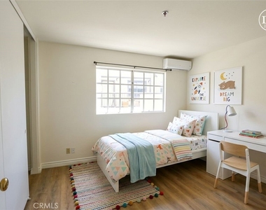 1211 Huntington Drive - Photo Thumbnail 13