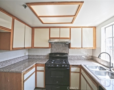 1211 Huntington Drive - Photo Thumbnail 8