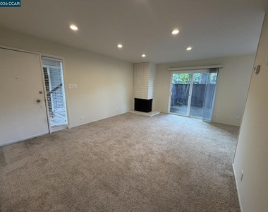 2060 Camel Ln - Photo Thumbnail 18