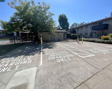 2060 Camel Ln - Photo Thumbnail 27