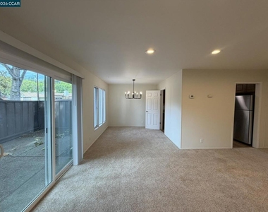 2060 Camel Ln - Photo Thumbnail 23