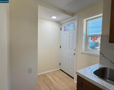 1417 Arlington Blvd - Photo Thumbnail 7