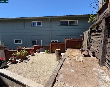 1417 Arlington Blvd - Photo Thumbnail 6