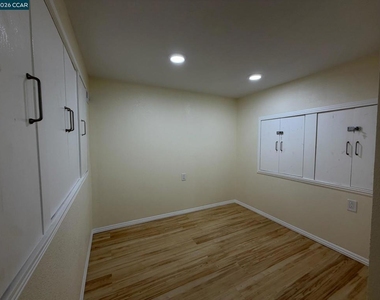 1417 Arlington Blvd - Photo Thumbnail 14