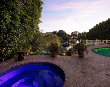 10030 Toluca Lake Avenue - Photo Thumbnail 35