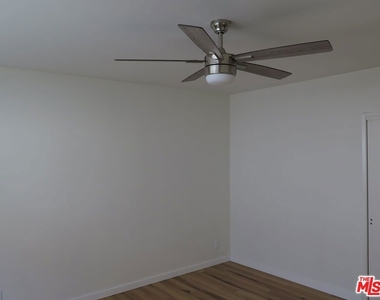 1022 N Croft Avenue - Photo Thumbnail 11