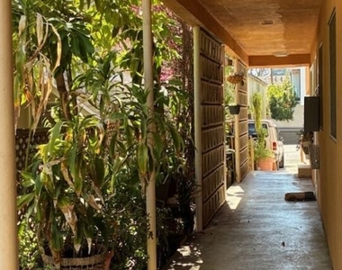 1022 N Croft Avenue - Photo Thumbnail 18