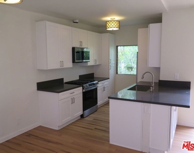 1022 N Croft Avenue - Photo Thumbnail 1