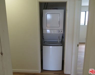1022 N Croft Avenue - Photo Thumbnail 13